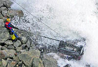 Muere un vecino de Coia al precipitarse al mar con el coche en Baiona Muere un vecino de Coia al precipitarse al mar con el coche en Baiona