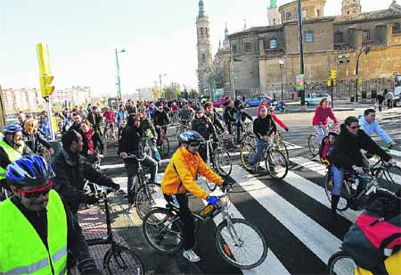 Reclaman carriles-bici de verdad Reclaman carriles-bici de verdad