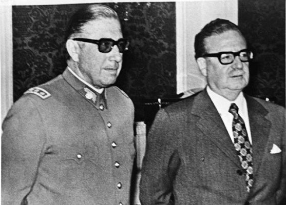 Pinochet y Salvador Allende Pinochet y Salvador Allende