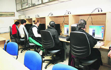 Los vecinos de Lavadores ya tienen un aula de Internet Los vecinos de Lavadores ya tienen un aula de Internet