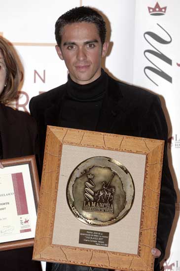 Alberto Contador en la entrega del premioJoven Solidario 2007 Alberto Contador en la entrega del premioJoven Solidario 2007