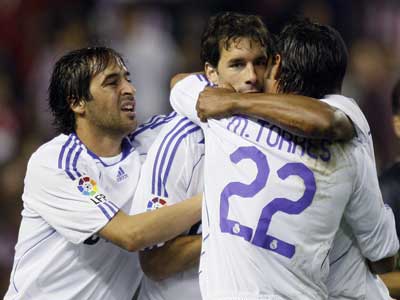 Van Nistelrooy, Raúl y Miguel Torres, del Real Madrid Van Nistelrooy, Raúl y Miguel Torres, del Real Madrid