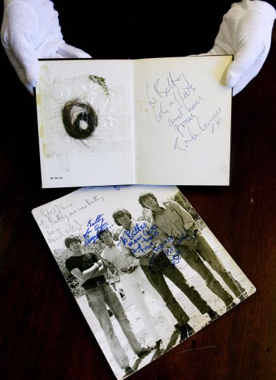 Mechón de pelo de Jonh Lennon Mechón de pelo de Jonh Lennon