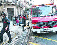 Cuatro bomberos heridos en un incendio Cuatro bomberos heridos en un incendio