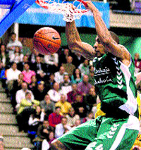 Unicaja arrasa al Aris y se acerca al Top 16 Unicaja arrasa al Aris y se acerca al Top 16