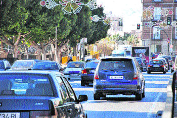 Luces y colas en la Navidad murciana Luces y colas en la Navidad murciana