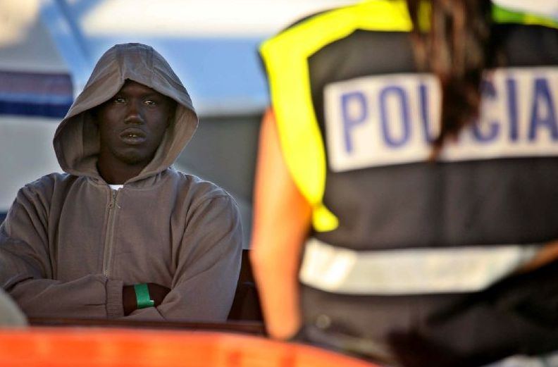Más cayucos, más inmigrantes Más cayucos, más inmigrantes
