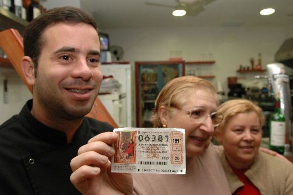 El Gordo de Navidad reparte millones en Alicante El Gordo de Navidad reparte millones en Alicante