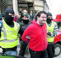 Dos detenidos en A Coruña y Vigo por apoyar al Grapo Dos detenidos en A Coruña y Vigo por apoyar al Grapo