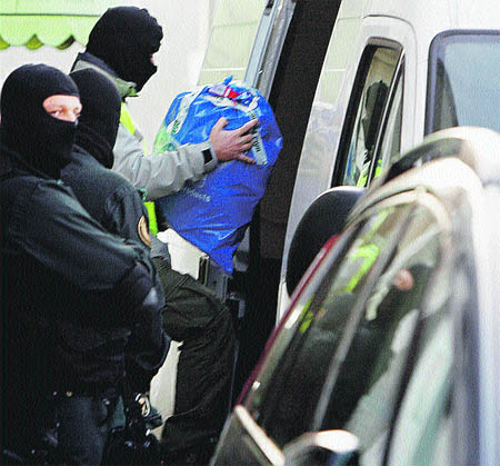 Dos detenidos en A Coruña y Vigo por apoyar al Grapo Dos detenidos en A Coruña y Vigo por apoyar al Grapo