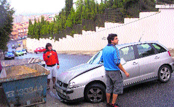 «Cualquier día nos arrolla un coche en nuestra casa» «Cualquier día nos arrolla un coche en nuestra casa»