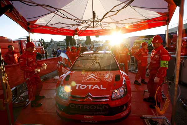 El coche del piloto español Daniel Sordo durante el Shakedown del Rally de Montecarlo El coche del piloto español Daniel Sordo durante el Shakedown del Rally de Montecarlo