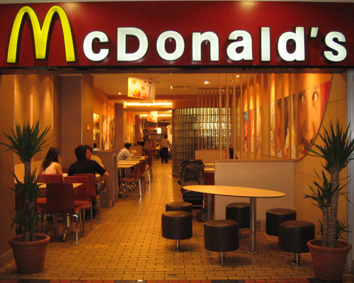 Un establecimiento McDonald's Un establecimiento McDonald's