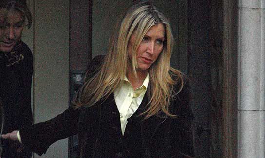 Heather Mills, abandonando la Corte Suprema de Londres. Heather Mills, abandonando la Corte Suprema de Londres.