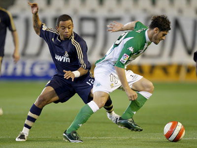 Marcelo del Real Madrid y Edu del Betis Marcelo del Real Madrid y Edu del Betis
