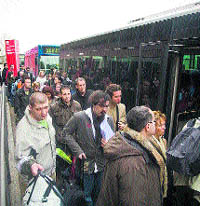 15 minutos más para llegar al Prat en el bus 15 minutos más para llegar al Prat en el bus