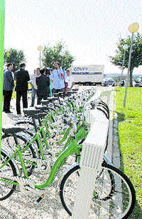 Fomentar la bicicleta sin un carril adecuado Fomentar la bicicleta sin un carril adecuado
