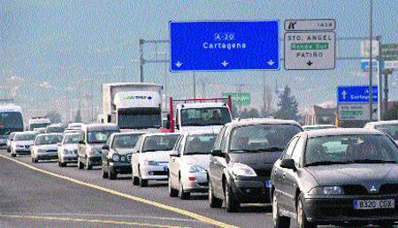 Hay atascos a diario en las entradas a Murcia Hay atascos a diario en las entradas a Murcia