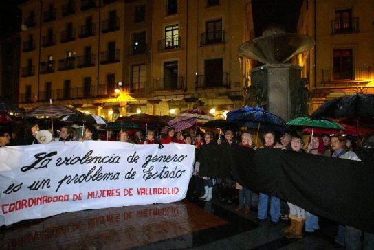 150 vallisoletanos se concentran en Valladolid por la muerte de una mujer a manos de su pareja 150 vallisoletanos se concentran en Valladolid por la muerte de una mujer a manos de su pareja