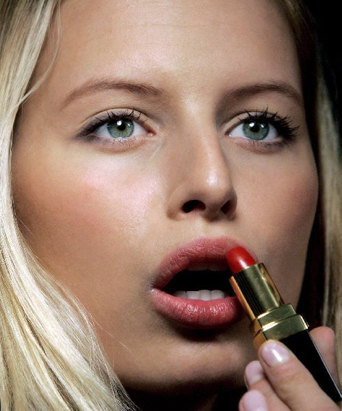 Rejuvenecesr los labios con ácido hialurónico Rejuvenecesr los labios con ácido hialurónico