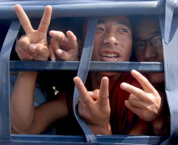 Monjes budistas detenidos. Monjes budistas detenidos.