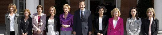 Zapatero, junto a todas las ministras
