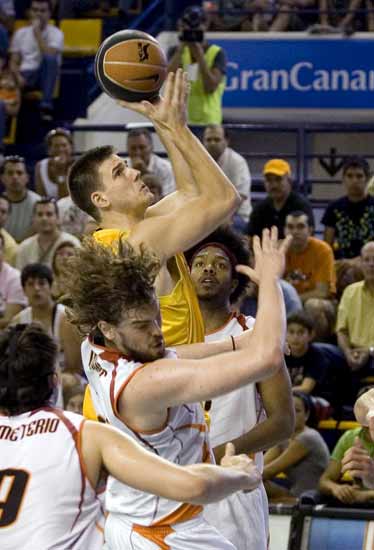 Marc Gasol durante el partido que enfrentó al Akasvayu con el Kalise Gran Canaria Marc Gasol durante el partido que enfrentó al Akasvayu con el Kalise Gran Canaria