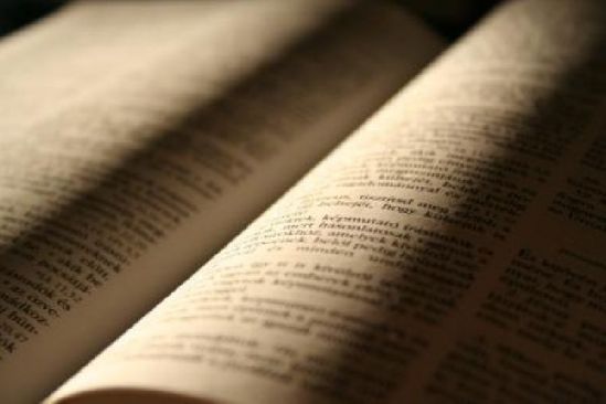 Los españoles no leen la Biblia. Los españoles no leen la Biblia.