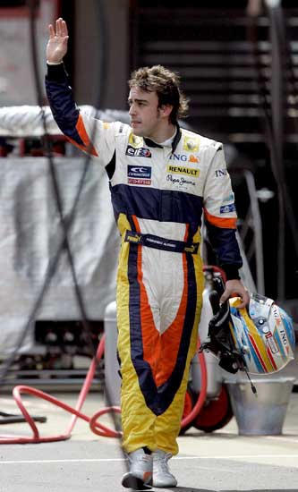 Fernando Alonso, tras abandonar en Montmeló Fernando Alonso, tras abandonar en Montmeló
