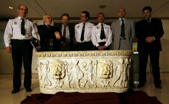 Beñera del siglo II robada en Roma. Beñera del siglo II robada en Roma.