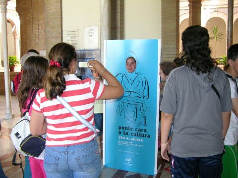 Varios niños participan en las actividades del Bellas Artes. Varios niños participan en las actividades del Bellas Artes.