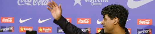 Frank Rijkaard se despide de los periodistas de Barcelona