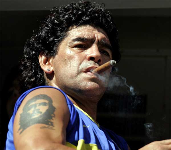La leyenda del fútbol argentino, Diego Armando Maradona. La leyenda del fútbol argentino, Diego Armando Maradona.
