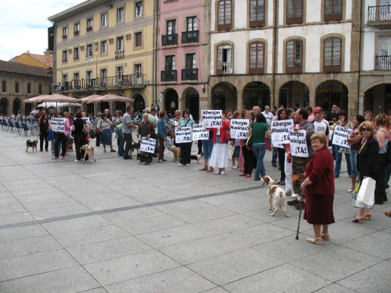 Manifestación a favor de un albergue en Avilés Manifestación a favor de un albergue en Avilés
