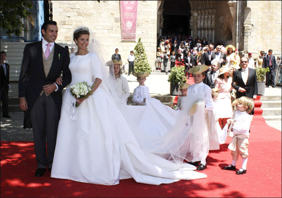 Los famosos prefieren la boda tradicional