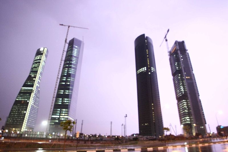 Las Cuatro Torres entre la tormenta Las Cuatro Torres entre la tormenta