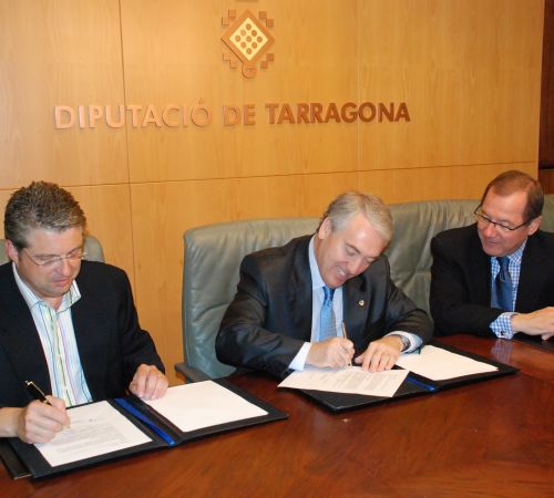 La Diputación entrega 36.000 euros al Centro de Lectura para fomentar la cultura La Diputación entrega 36.000 euros al Centro de Lectura para fomentar la cultura