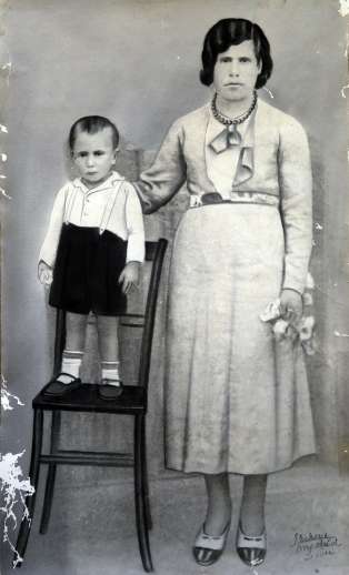 Jerónima Blanco Oviedo y su hijo Fernado Cabo Blanco Jerónima Blanco Oviedo y su hijo Fernado Cabo Blanco