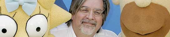 El creador de 'Los Simpson', Matt Groening, junto a dos de sus criaturas.