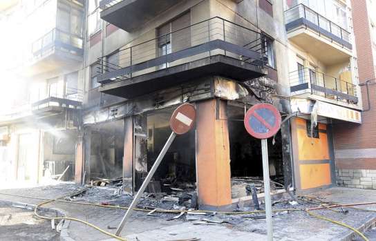 Incendio en una tienda de bricolaje Incendio en una tienda de bricolaje
