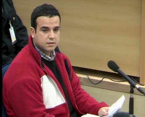 Basel Ghalyoun, expulsado. Basel Ghalyoun, expulsado.