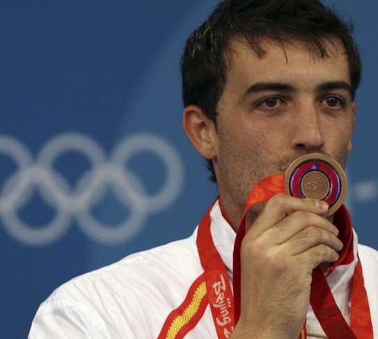 José Luis Abajo besa su medalla José Luis Abajo besa su medalla