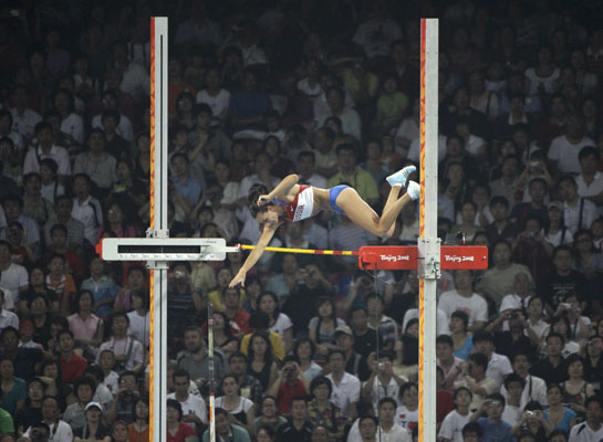 Yelena Isinbayeva, en pleno salto Yelena Isinbayeva, en pleno salto