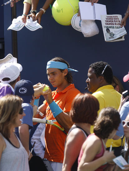 Rafa Nadal firma autógrafos Rafa Nadal firma autógrafos