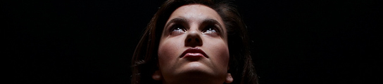Mujer en la oscuridad
