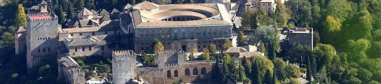 Vista panorámica del conjunto monumental de la Alhambra. Vista panorámica del conjunto monumental de la Alhambra.
