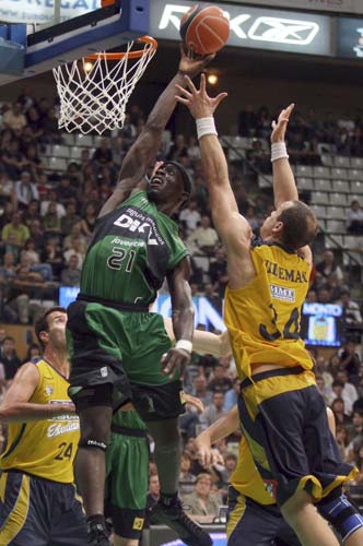 Mensah Bonsu y Tom Wideman, Joventut y Estudiantes Mensah Bonsu y Tom Wideman, Joventut y Estudiantes