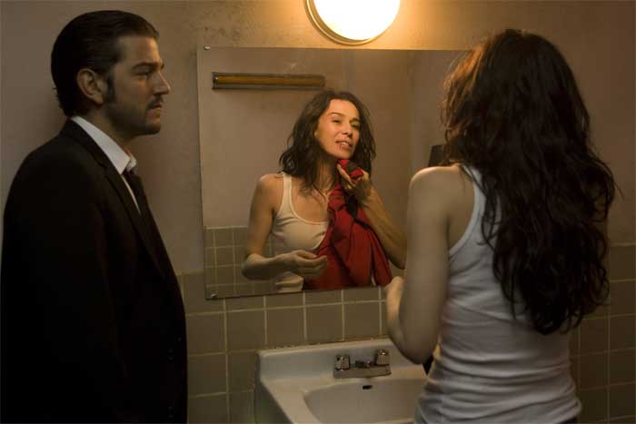 Diego Luna y Ariadna Gil, en 'Sólo quiero caminar'. Diego Luna y Ariadna Gil, en 'Sólo quiero caminar'.