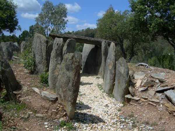 Foto de REPRODUCCIÓN CONTEMPORÁNEA DE UN POBLADO NEOLITICO en Zalamea la Real, Huelva