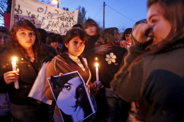 Manifestación por el asesinato de una joven en Ripollet. Manifestación por el asesinato de una joven en Ripollet.